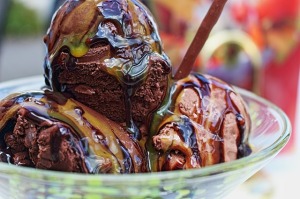 https://pixabay.com/en/ice-cream-sundae-ice-dessert-761415/